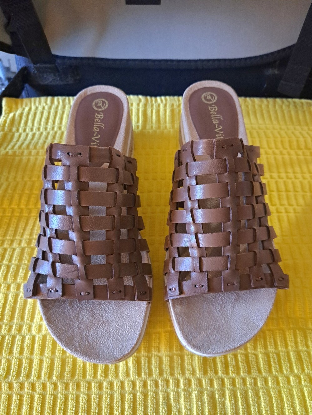BELLA VITA oaklynn LEATHER SANDALS size 8.5 BRAND NEW color Is CAMEL